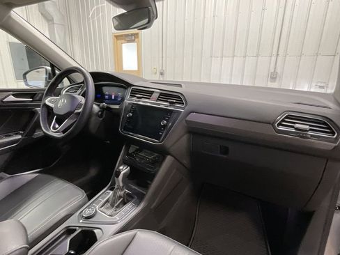 Used 2024 Volkswagen Tiguan SE image 27