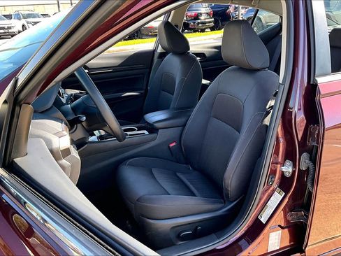 Used 2024 Nissan Altima 2.5 SV image 8