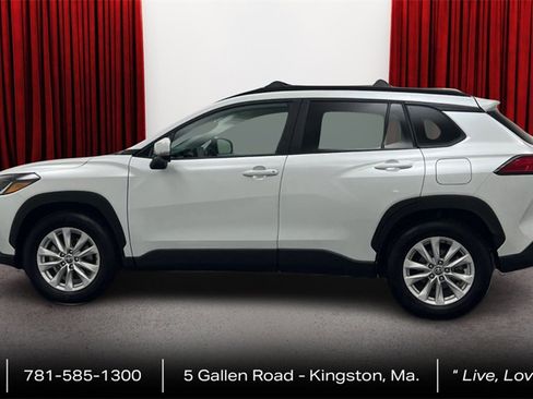 Certified 2022 Toyota Corolla Cross LE image 8