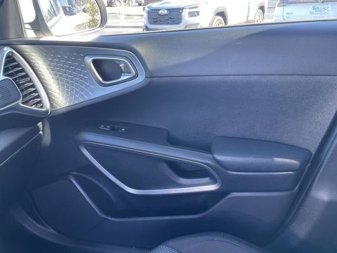 Certified 2023 Kia Soul LX w/ Option Group 015 image 19