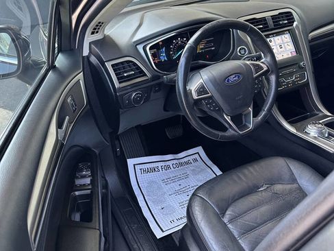 Used 2018 Ford Fusion SE w/ Fusion SE Technology Package FWD image 7