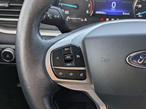 Used 2022 Ford Explorer XLT w/ Equipment Group 202A image 16