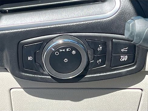 Used 2024 Ford Edge Titanium image 10