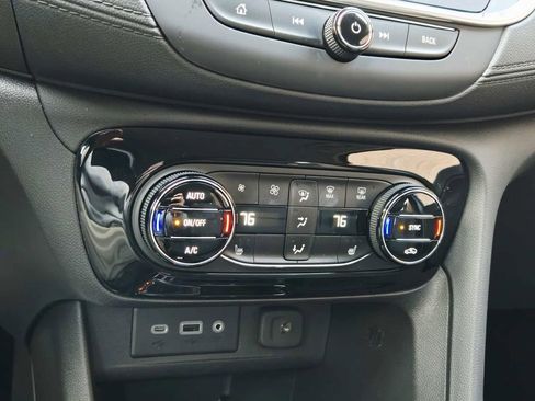 Used 2022 Buick Encore GX Select w/ Sport Touring Package image 25