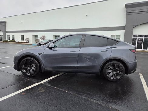 Used 2023 Tesla Model Y Long Range image 10