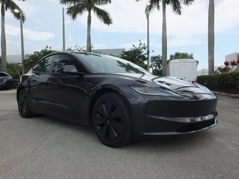 Used 2025 Tesla Model 3 RWD image 2