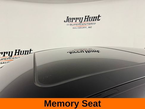 Used 2025 BMW 330i Sedan image 13