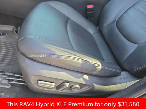 Used 2022 Toyota RAV4 XLE Premium image 37