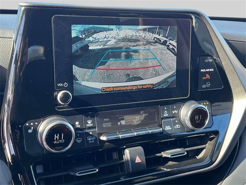 Certified 2024 Toyota Highlander XLE image 40