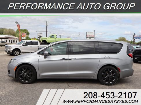 Used 2019 Chrysler Pacifica Touring Plus w/ Advanced Safetytec Group FWD image 26