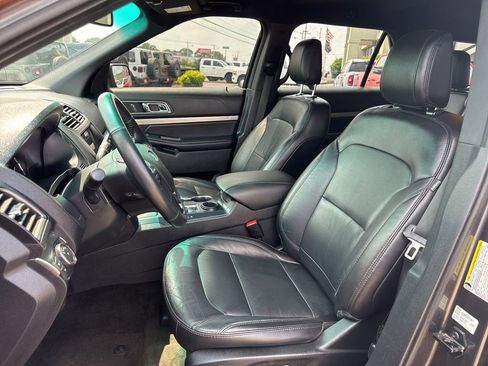 Used 2018 Ford Explorer XLT w/ Equipment Group 202A image 33