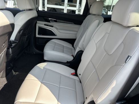 Used 2024 Kia Telluride SX w/ Towing Package FWD image 12