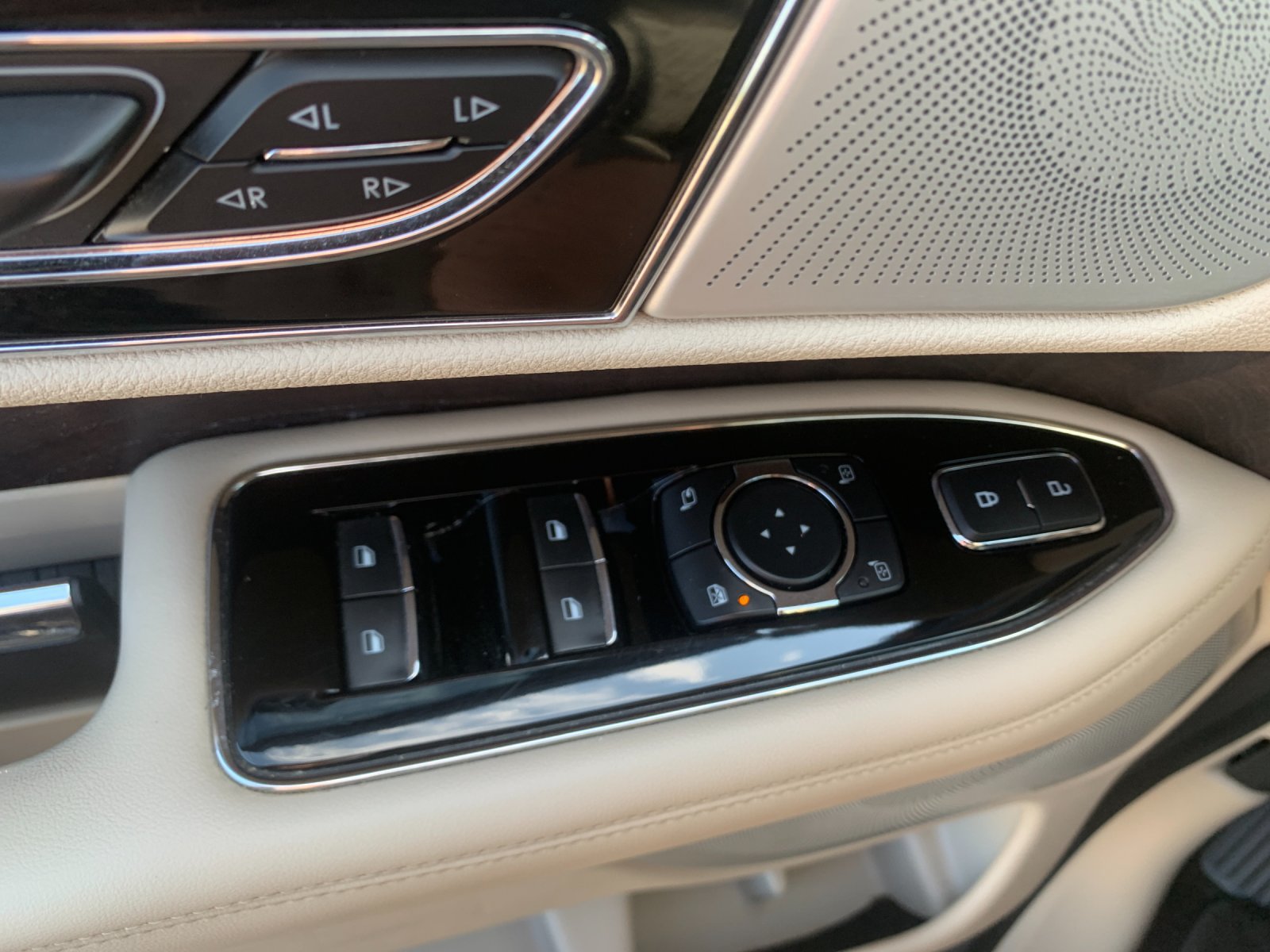 Used 2021 Lincoln Navigator Reserve w/ Luxury Package AWD/4WD image 14