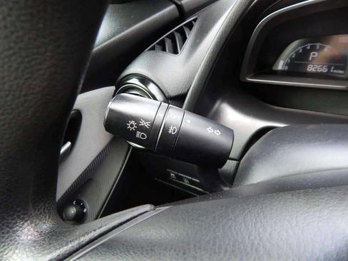 Used 2019 Toyota Yaris XLE image 18