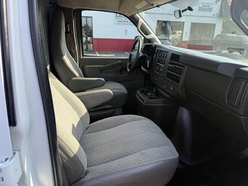 Used 2016 GMC Savana 2500 RWD image 18