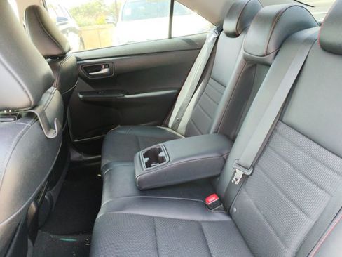 Used 2017 Toyota Camry SE FWD image 11