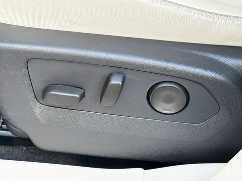 Used 2021 Buick Envision Essence image 25