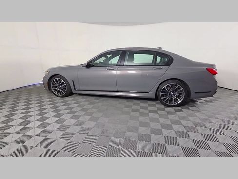Used 2022 BMW 740i w/ M Sport Package RWD image 46