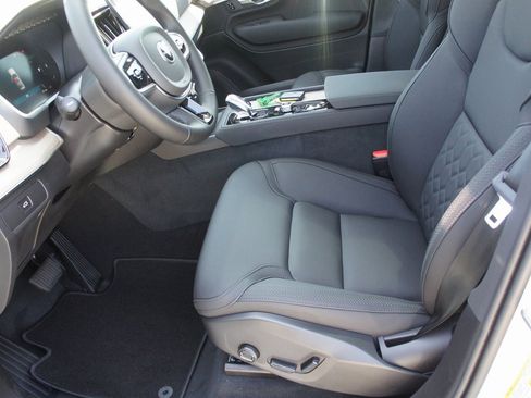 New 2026 Volvo XC90 B6 Plus w/ Protection Package Premier image 18