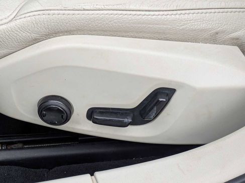 Used 2017 Volvo S90 T6 Momentum w/ Vision Package image 16