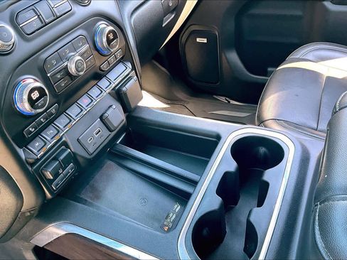 Used 2020 GMC Sierra 1500 SLT image 16