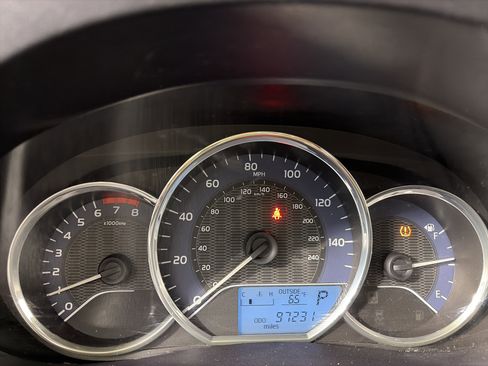 Used 2015 Toyota Corolla LE image 26