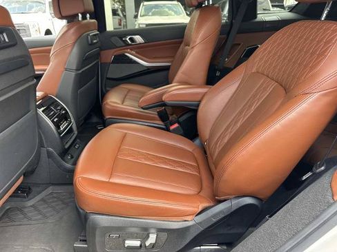 Used 2022 BMW X7 xDrive40i w/ M Sport Package AWD/4WD image 17
