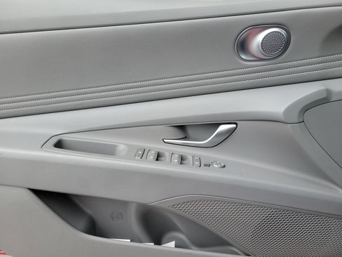 Certified 2025 Hyundai Elantra SEL image 20