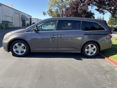 Used 2012 Honda Odyssey Touring Elite image 8