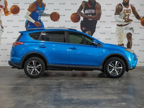 Used 2018 Toyota RAV4 XLE image 20