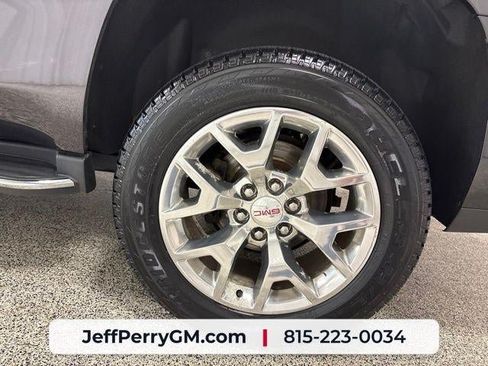 Used 2016 GMC Yukon SLT w/ Open Road Package AWD/4WD image 37