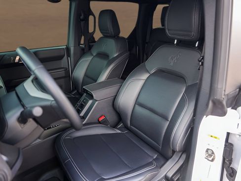 Used 2025 Ford Bronco Badlands w/ Sasquatch Package AWD/4WD image 7