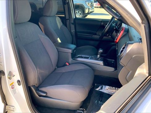 Used 2019 Toyota Tacoma TRD Sport image 8