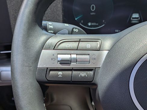 Used 2025 Hyundai Kona Limited FWD image 23