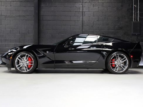 Used 2016 Chevrolet Corvette Stingray Coupe w/ 2LT Preferred Equipment Group image 3