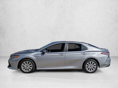 Used 2019 Toyota Camry LE image 8