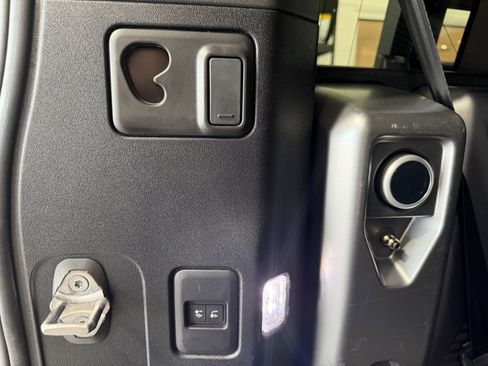 Used 2022 Land Rover Defender 110 X-Dynamic HSE AWD/4WD image 36