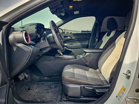 Certified 2024 Chevrolet Trax RS w/ Driver Confidence Package image 11