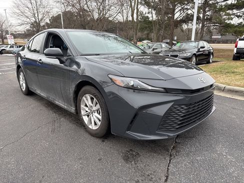 Used 2025 Toyota Camry LE image 7