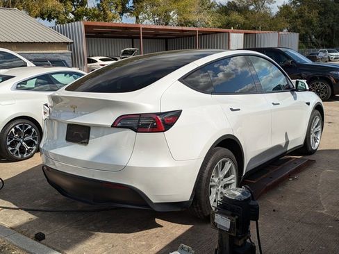 Used 2022 Tesla Model Y Long Range image 4