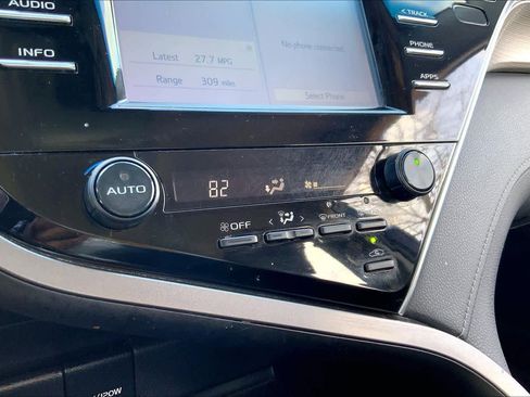 Used 2018 Toyota Camry SE image 36