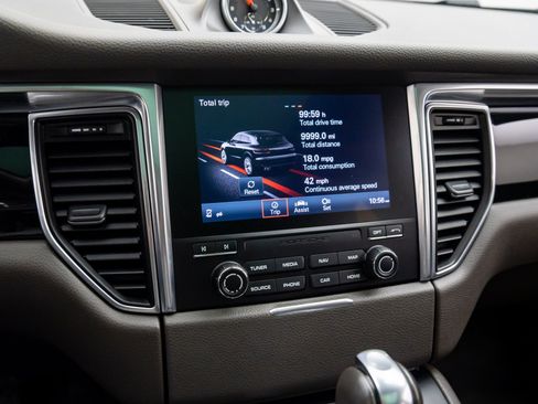 Used 2017 Porsche Macan S image 25