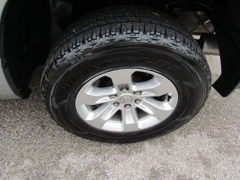 Used 2024 RAM 1500 Laramie image 11