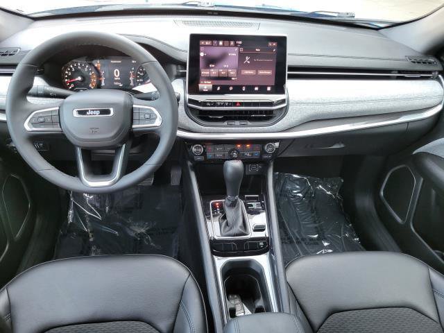 Used 2023 Jeep Compass Latitude w/ Convenience Group AWD/4WD image 34