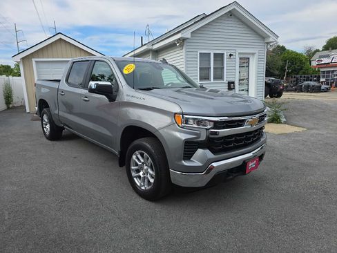 Used 2023 Chevrolet Silverado 1500 LT AWD/4WD image 2