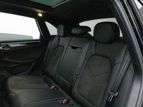 Certified 2018 Porsche Macan AWD/4WD image 24