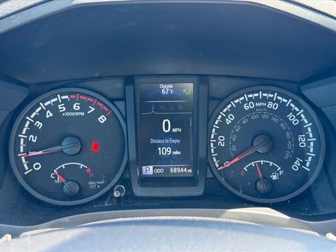 Used 2022 Toyota Tacoma SR w/ SR Convenience Package RWD image 18