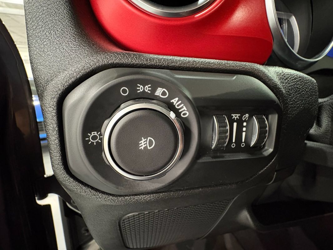 Used 2021 Jeep Wrangler Unlimited Rubicon AWD/4WD image 36