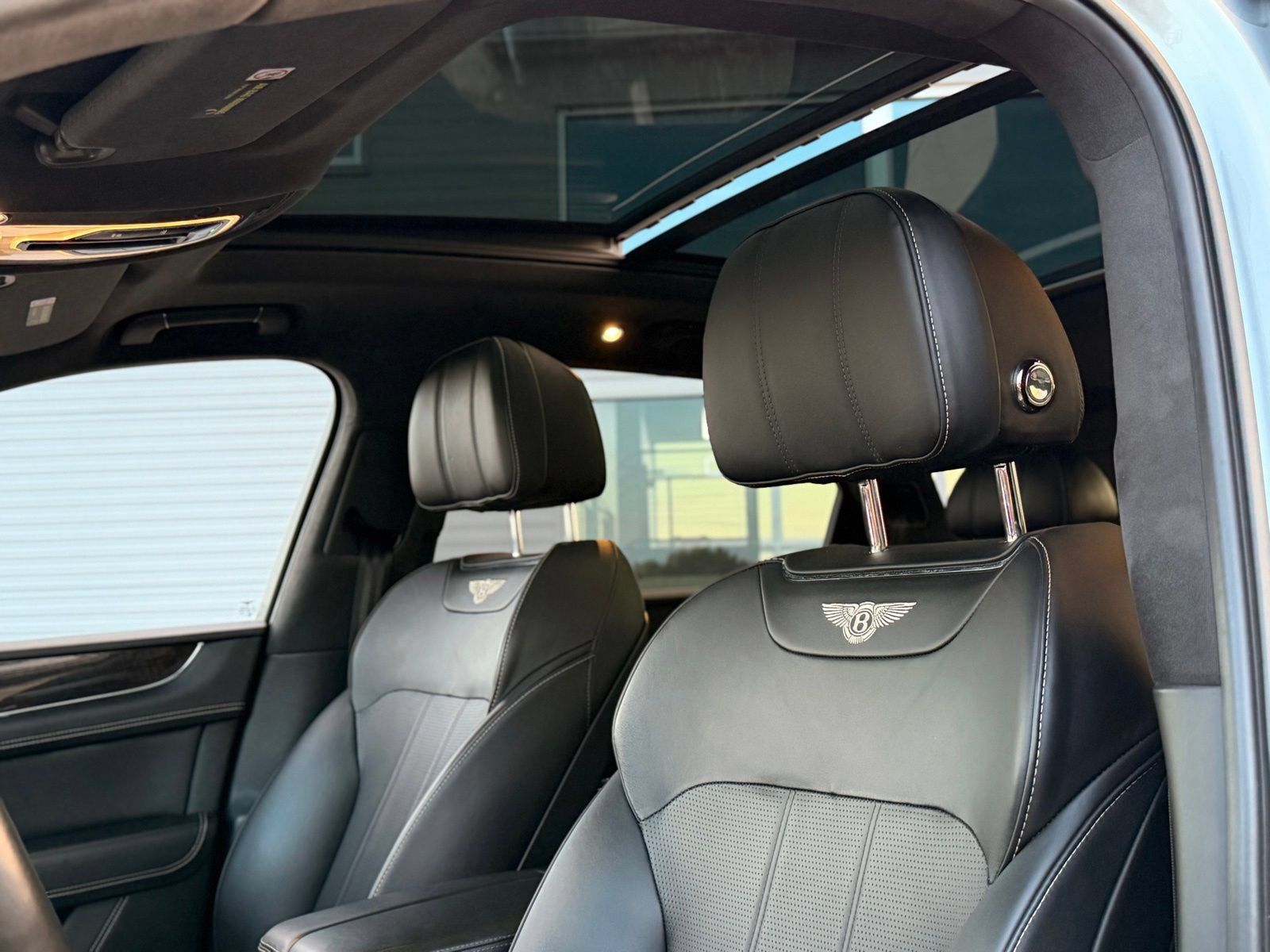 Used 2019 Bentley Bentayga AWD/4WD image 18