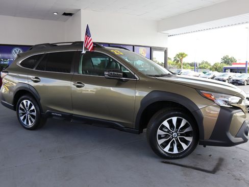 Used 2023 Subaru Outback Limited image 4